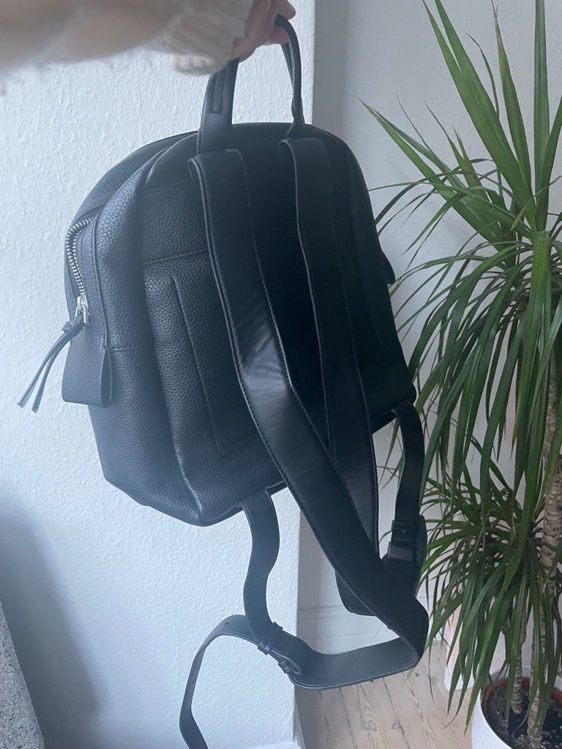 Billede af Calvin Klein black leather bag