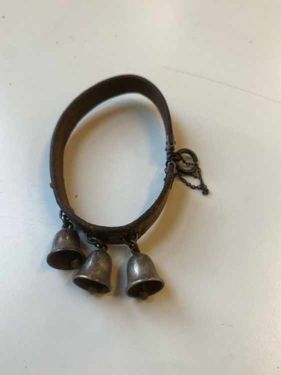 Billede af  Læderarmbånd med klokker